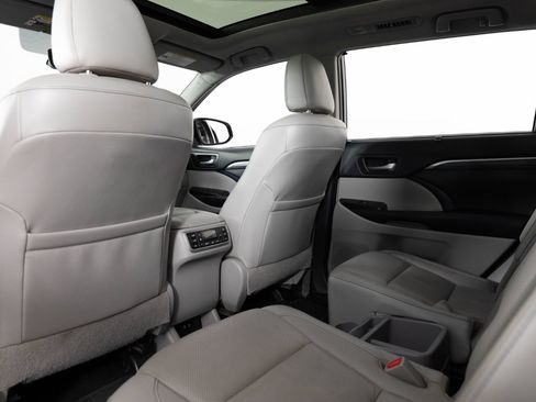 Used 2019 Toyota Highlander Limited Platinum AWD/4WD image 20