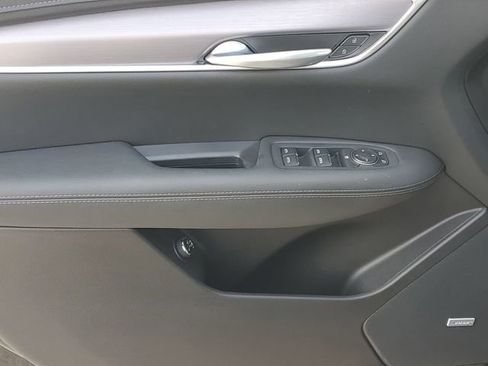 Certified 2025 Cadillac XT5 Luxury w/ LPO, Floor Liner Package AWD/4WD image 11