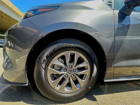 Used 2025 Toyota Sienna XLE w/ XLE Plus Package image 11