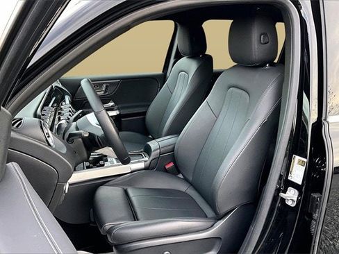Used 2025 Mercedes-Benz GLB 250 4MATIC image 24