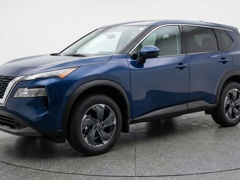 Used 2025 Nissan Rogue SV FWD image 3