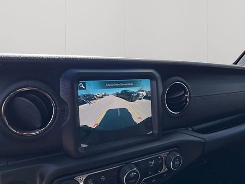 Used 2021 Jeep Gladiator Overland image 39