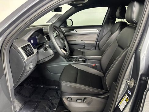 Used 2022 Volkswagen Atlas Cross Sport SE image 10