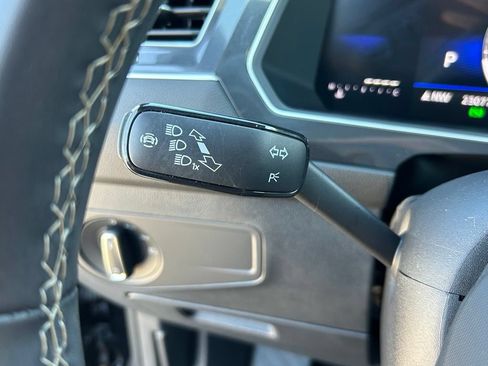 Certified 2024 Volkswagen Tiguan SE FWD image 22