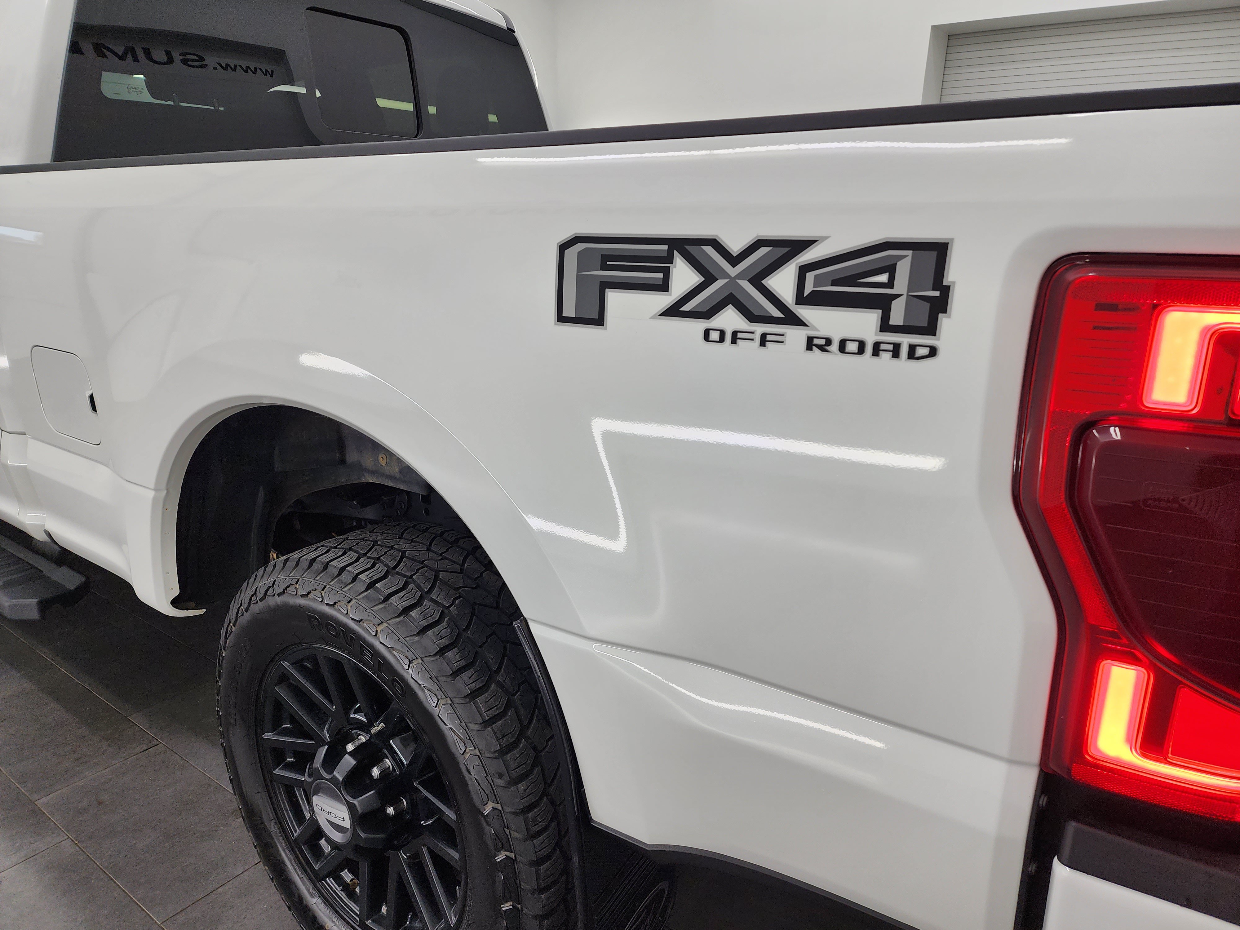 Used 2022 Ford F350 Lariat w/ Black Appearance Package AWD/4WD image 31