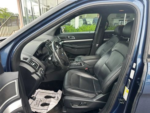 Used 2016 Ford Explorer XLT w/ Equipment Group 202A AWD/4WD image 8