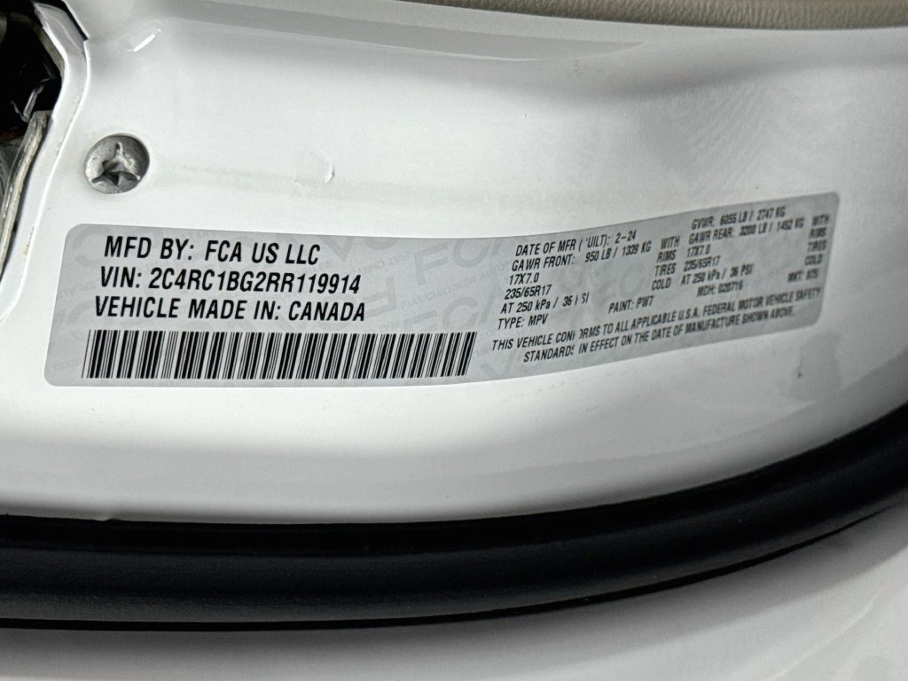 Used 2024 Chrysler Pacifica Touring-L FWD image 31