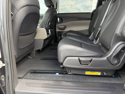 New 2027 Kia Carnival EX FWD image 20