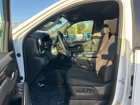 Used 2025 Chevrolet Silverado 2500 LT w/ Convenience Package image 9