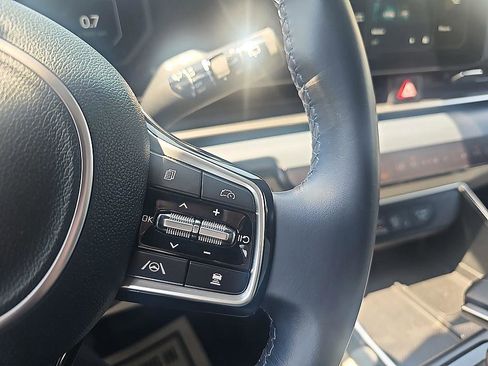 Used 2025 Kia Carnival SX FWD image 23