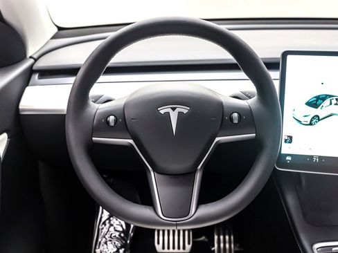 Used 2021 Tesla Model Y Long Range image 18