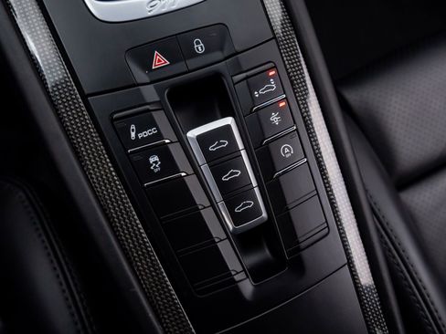 Used 2017 Porsche 911 Turbo S image 20