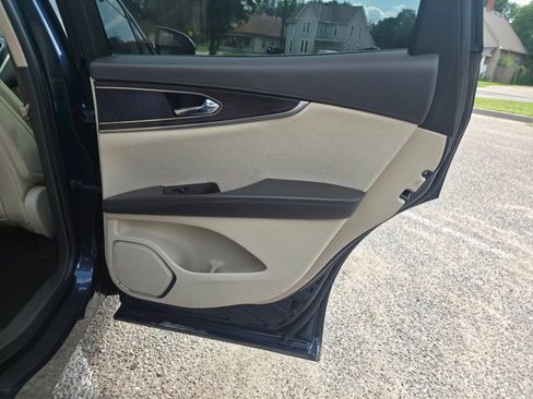 Used 2017 Lincoln MKX Reserve w/ Lincoln MKX Climate Package FWD image 25