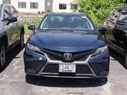 Used 2021 Toyota Camry SE FWD image 3