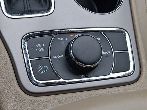 Certified 2019 Jeep Grand Cherokee Limited w/ Luxury Group II image 26