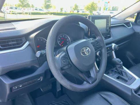 Used 2019 Toyota RAV4 XLE w/ Convenience Package FWD image 15