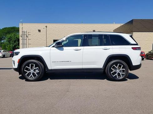 Used 2024 Jeep Grand Cherokee Limited w/ Luxury Tech Group II image 8