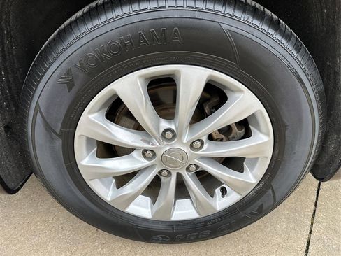 Used 2018 Chrysler Pacifica Touring-L image 25