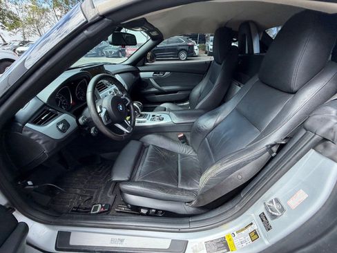 Used 2011 BMW Z4 sDrive35i image 9
