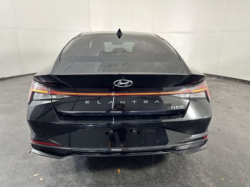 Used 2022 Hyundai Elantra Limited w/ Cargo Package image 7