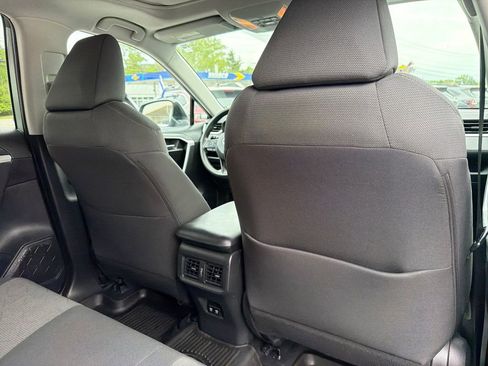 Used 2021 Toyota RAV4 XLE w/ Convenience Package AWD/4WD image 34