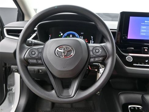 Used 2026 Toyota Corolla LE image 5