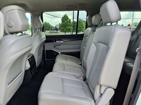 Used 2024 Jeep Wagoneer L Series II w/ Flexible Seating Group RWD image 20