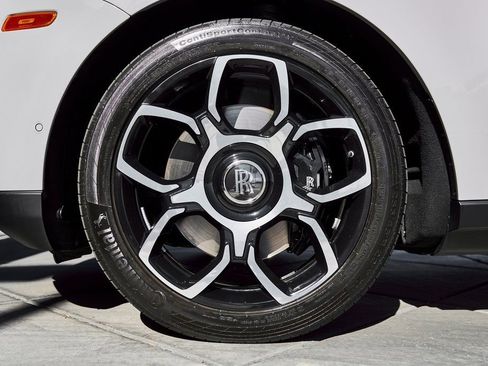 Used 2024 Rolls-Royce Cullinan Black Badge AWD/4WD image 3