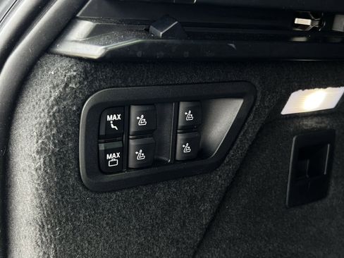 Used 2022 BMW X7 M50i w/ Cold Weather Package AWD/4WD image 34
