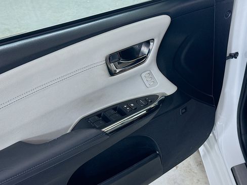 Used 2018 Toyota Avalon Limited image 20