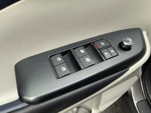 Used 2016 Toyota Highlander XLE image 13