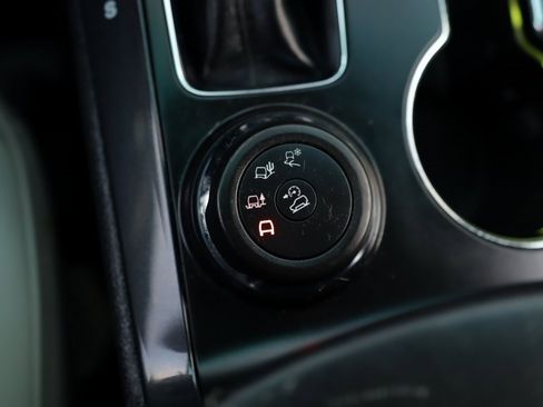 Used 2017 Ford Explorer Platinum image 17