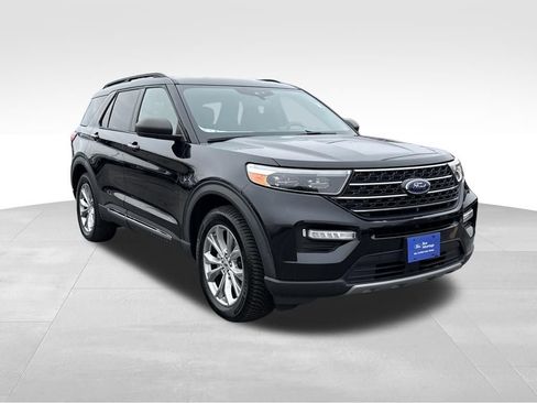 Certified 2020 Ford Explorer XLT w/ Equipment Group 202A image 4