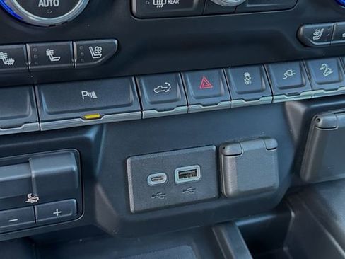 Used 2022 Chevrolet Silverado 1500 High Country w/ Z71 Off-Road Package image 31