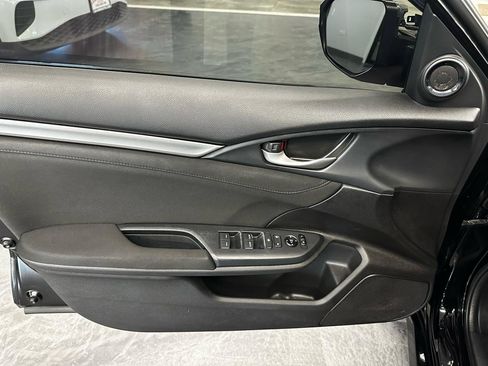 Used 2018 Honda Civic EX image 9