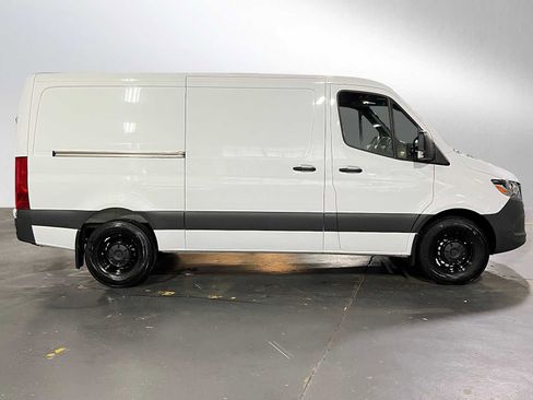Used 2025 Mercedes-Benz Sprinter 2500 image 2