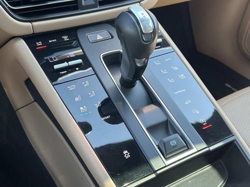 Used 2022 Porsche Macan AWD/4WD image 25