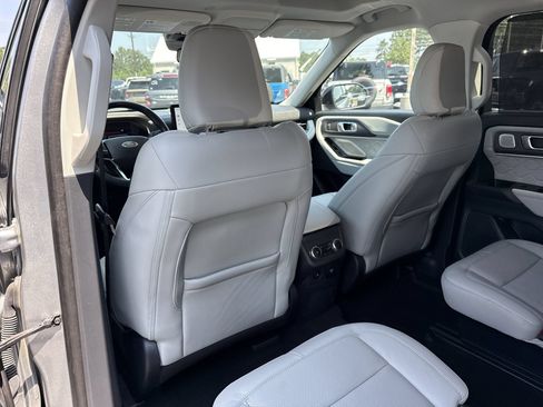 Certified 2025 Ford Explorer Platinum w/ Ultimate Package RWD image 19