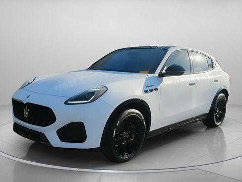Used 2025 Maserati Grecale Modena image 12