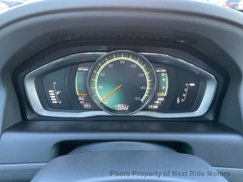 Used 2017 Volvo XC60 T6 Dynamic w/ Preferred Option Package image 12