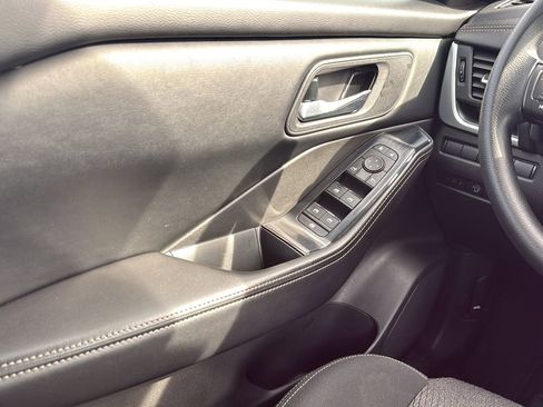 Used 2024 Nissan Rogue SV FWD image 11