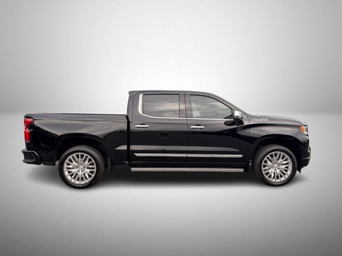 Used 2025 Chevrolet Silverado 1500 High Country w/ High Country Premium Package AWD/4WD image 5