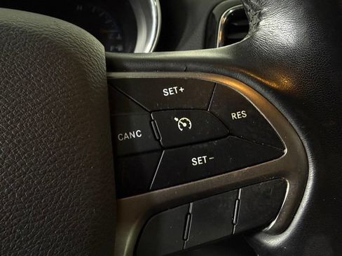 Used 2020 Jeep Grand Cherokee Altitude AWD/4WD image 19