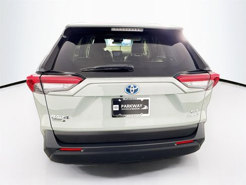 Certified 2022 Toyota RAV4 XLE Premium image 6