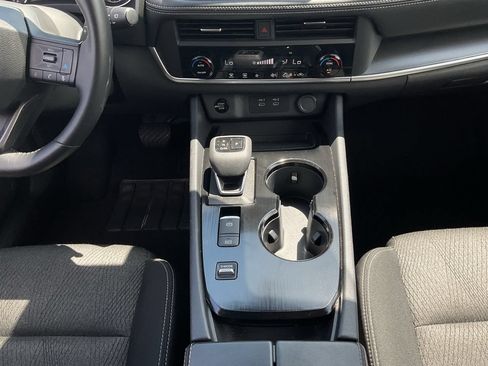 Used 2025 Nissan Rogue SV FWD image 13