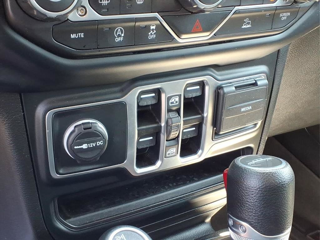 Certified 2023 Jeep Gladiator Sport AWD/4WD image 9