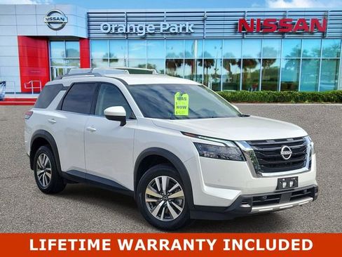 Used 2025 Nissan Pathfinder SL AWD/4WD image 1