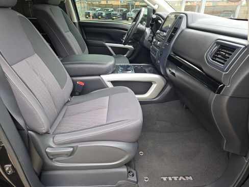 Used 2024 Nissan Titan SV w/ SV Convenience Package RWD image 27