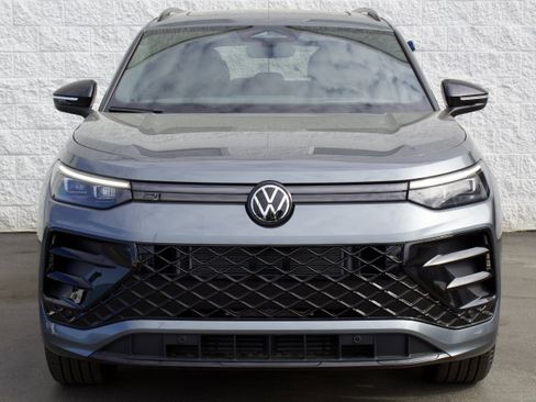 New 2026 Volkswagen Tiguan SE R-Line AWD/4WD image 2