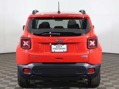 Used 2019 Jeep Renegade Latitude w/ Cold Weather Group AWD/4WD image 10